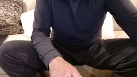 Snapshot of j335129 chatting on December 16, 2025, 2:05 am James online show from December 16, 2025, 2:05 am