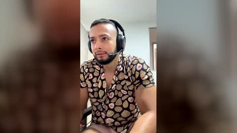 Calix  Independient model Insta and twt Calixsnake online show from December 18, 2025, 6:25 pm