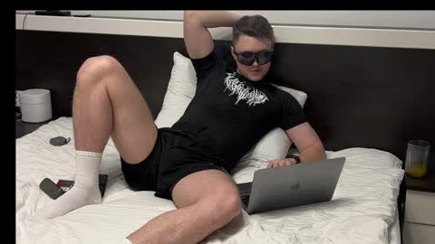 j_lyle_x online show from November 14, 2025, 8:40 pm