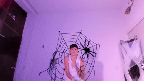 Snapshot of j_martony chatting on October 17, 2025, 12:30 pm j_martony online show from October 17, 2025, 12:30 pm