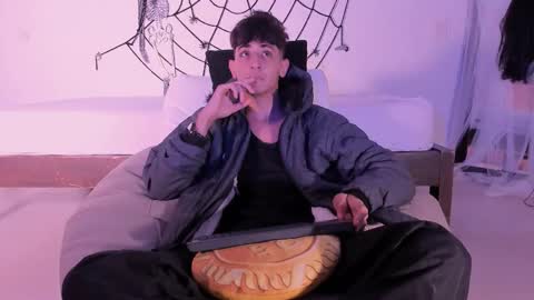 Snapshot of j_martony chatting on October 20, 2025, 11:54 am j_martony online show from October 20, 2025, 11:54 am