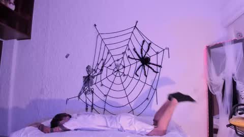 Snapshot of j_martony chatting on October 22, 2025, 12:05 pm j_martony online show from October 22, 2025, 12:05 pm