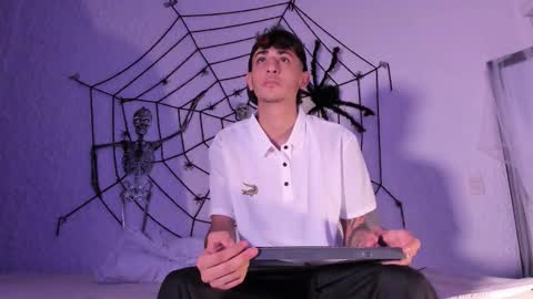 Snapshot of j_martony chatting on October 29, 2025, 3:31 am j_martony online show from October 29, 2025, 3:31 am