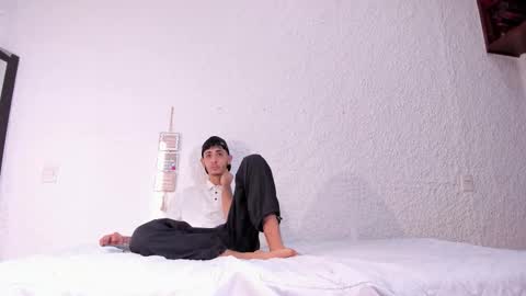 Snapshot of j_martony chatting on November 15, 2025, 12:13 pm j_martony online show from November 15, 2025, 12:13 pm