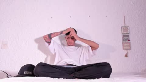 Snapshot of j_martony chatting on November 17, 2025, 12:22 pm j_martony online show from November 17, 2025, 12:22 pm