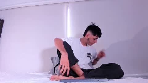 Snapshot of j_martony chatting on November 25, 2025, 12:05 pm j_martony online show from November 25, 2025, 12:05 pm