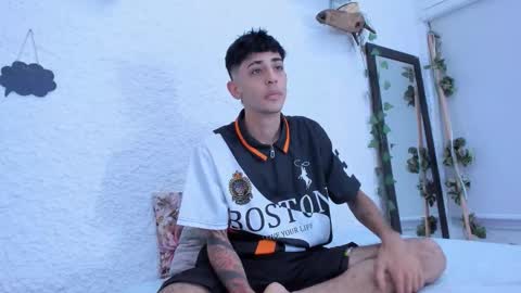 Snapshot of j_martony chatting on December 18, 2025, 4:51 am j_martony online show from December 18, 2025, 4:51 am