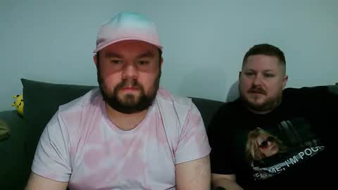 ja_couple online show from April 15, 2026, 6:37 pm