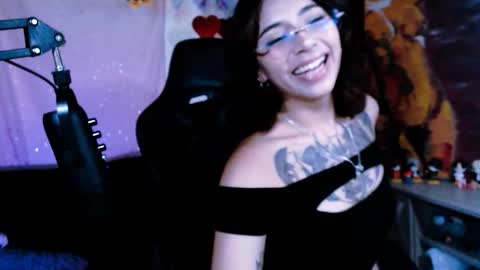 jade 18  online show from November 23, 2025, 4:45 am