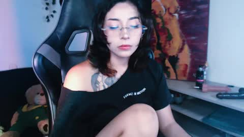 jade 18  online show from May 12, 2026, 6:10 am