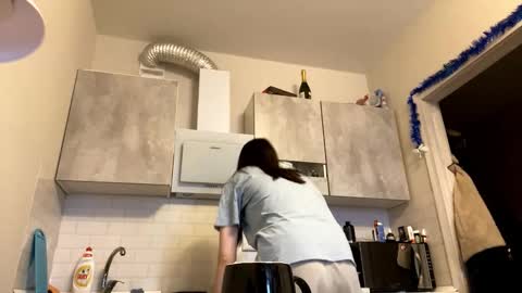 Snapshot of jackelineboldon chatting on December 18, 2025, 8:09 am Alice online show from December 18, 2025, 8:09 am