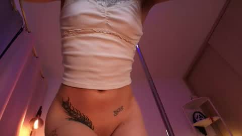 Snapshot of jacky_croft chatting on December 19, 2025, 3:46 am Linda Sofia help me get to 100 thumbs up online show from December 19, 2025, 3:46 am