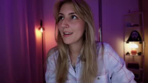 Snapshot of jacky_croft chatting on April 4, 2026, 12:42 am Linda Sofia help me get to 100 thumbs up online show from April 4, 2026, 12:42 am