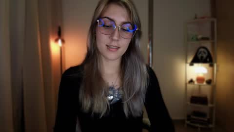Snapshot of jacky_croft chatting on April 5, 2026, 12:41 am Linda Sofia help me get to 100 thumbs up online show from April 5, 2026, 12:41 am