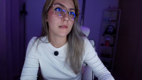 Snapshot of jacky_croft chatting on April 6, 2026, 2:09 am Linda Sofia help me get to 100 thumbs up online show from April 6, 2026, 2:09 am