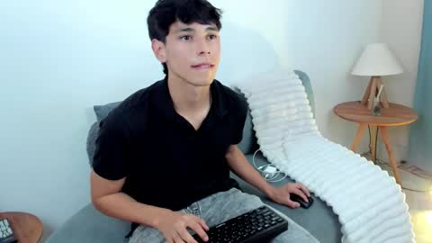 jacob_colliins online show from June 1, 2026, 3:52 am