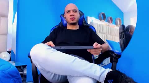 jacob_garcia_ online show from November 26, 2025, 12:17 pm