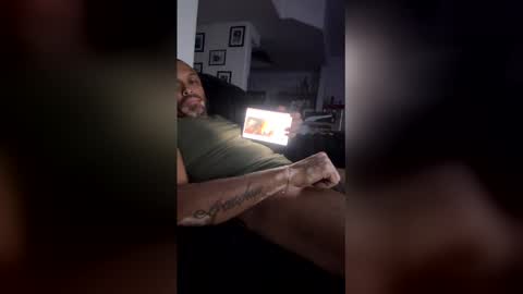 Snapshot of jacuzzi_b chatting on March 18, 2026, 9:45 am jacuzzi_b online show from March 18, 2026, 9:45 am