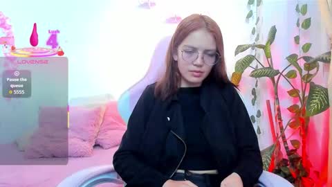 Snapshot of jade77__ chatting on October 3, 2025, 2:03 pm jade77__ online show from October 3, 2025, 2:03 pm