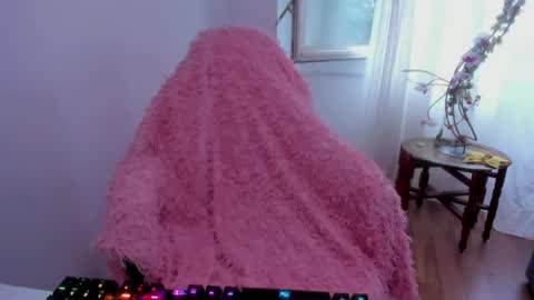 Jade online show from June 12, 2026, 5:06 am