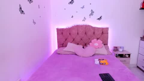 Snapshot of jade__weed chatting on October 17, 2025, 9:50 pm online show from October 17, 2025, 9:50 pm