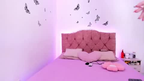 Snapshot of jade__weed chatting on October 21, 2025, 12:00 am online show from October 21, 2025, 12:00 am