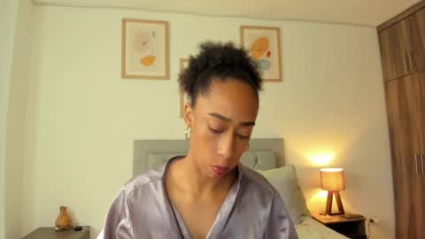 Jade smile online show from October 25, 2025, 3:18 pm