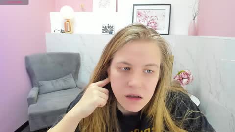 Jade online show from January 25, 2025, 9:35 pm