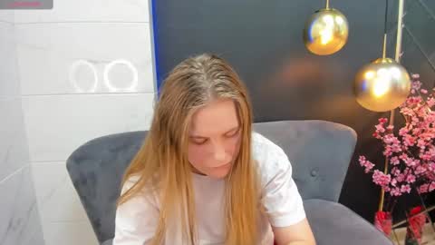 Jade online show from February 16, 2025, 7:49 pm