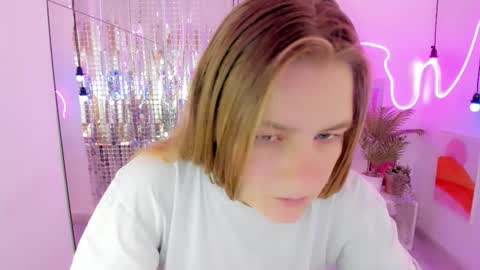 Jade online show from September 26, 2025, 9:08 pm