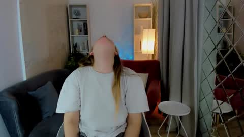 Jade online show from October 10, 2025, 10:20 pm