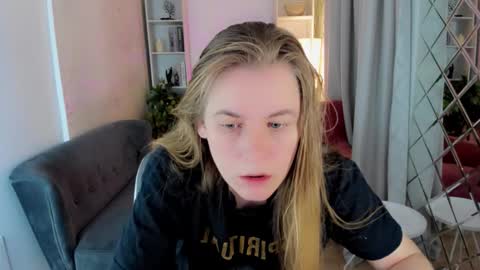 Jade online show from October 26, 2025, 2:12 pm