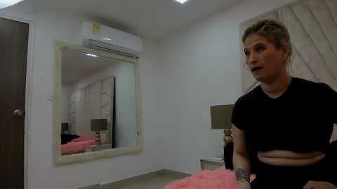 Snapshot of jade_squirt chatting on September 20, 2025, 11:44 am Jade online show from September 20, 2025, 11:44 am