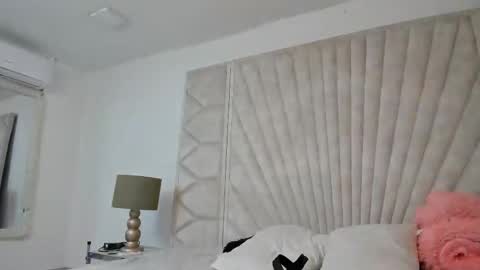 Snapshot of jade_squirt chatting on September 27, 2025, 11:15 am Jade online show from September 27, 2025, 11:15 am