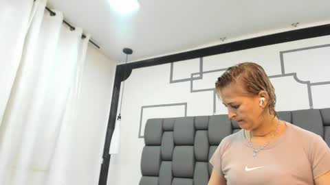 Snapshot of jade_squirt chatting on October 11, 2025, 12:26 pm Jade online show from October 11, 2025, 12:26 pm