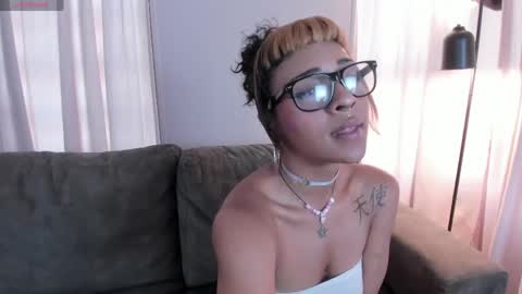 jade_star__ online show from May 19, 2026, 9:54 pm