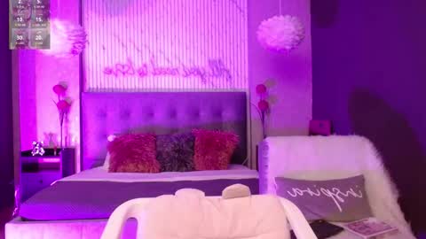 JADE online show from September 17, 2025, 4:03 am