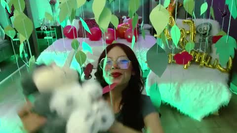 JADE online show from October 15, 2025, 8:42 pm