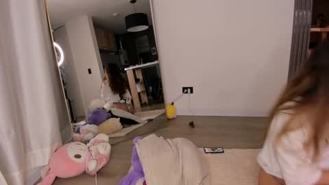 Jade online show from December 5, 2024, 3:15 am