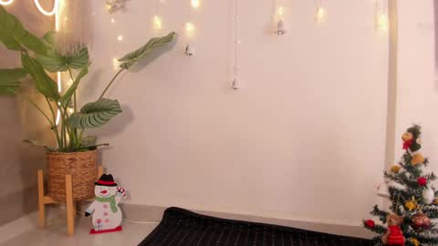 jadee__ online show from December 20, 2024, 9:32 am