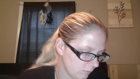 JadeLuv online show from January 5, 2025, 5:20 pm