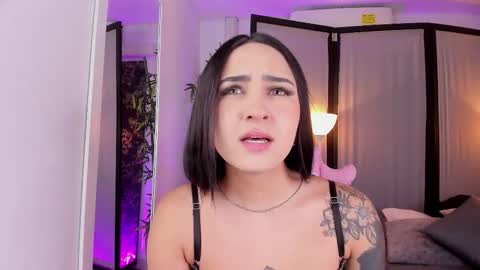 JADE online show from December 5, 2025, 7:43 pm