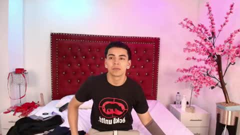 Jaden and Sofia  online show from May 19, 2026, 2:40 am
