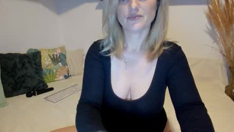 elena online show from February 1, 2026, 3:27 am