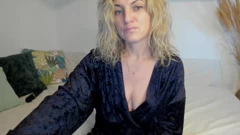 elena online show from February 3, 2026, 8:08 am