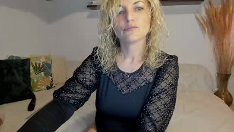 elena online show from May 17, 2026, 1:58 am