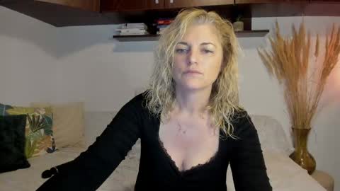 elena online show from May 19, 2026, 1:44 am
