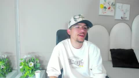 Snapshot of jake_miller__ chatting on April 30, 2026, 7:53 pm Jake online show from April 30, 2026, 7:53 pm