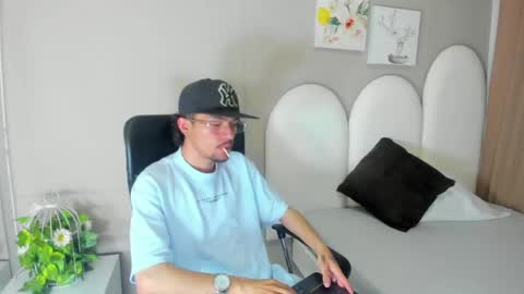 Snapshot of jake_miller__ chatting on May 1, 2026, 7:18 pm Jake online show from May 1, 2026, 7:18 pm
