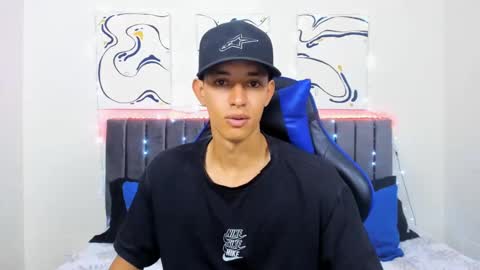 Hi guys im new 3 online show from December 2, 2024, 7:05 pm